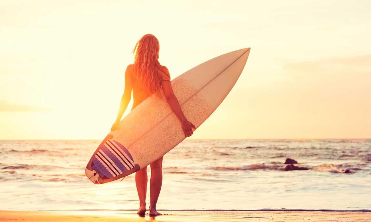 ホテル Surf House Playa コニル・デ・ラ・フロンテラ エクステリア 写真